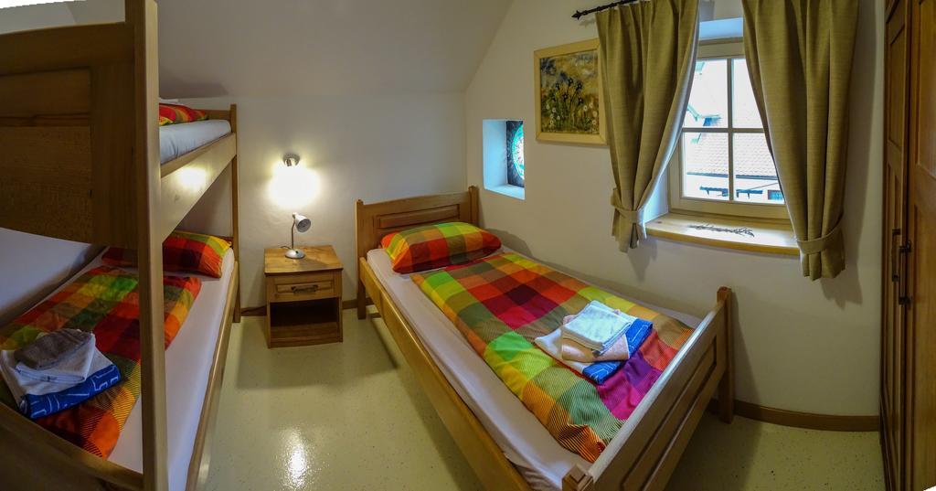 Apartmaji Pri Marodnu بوينج المظهر الخارجي الصورة