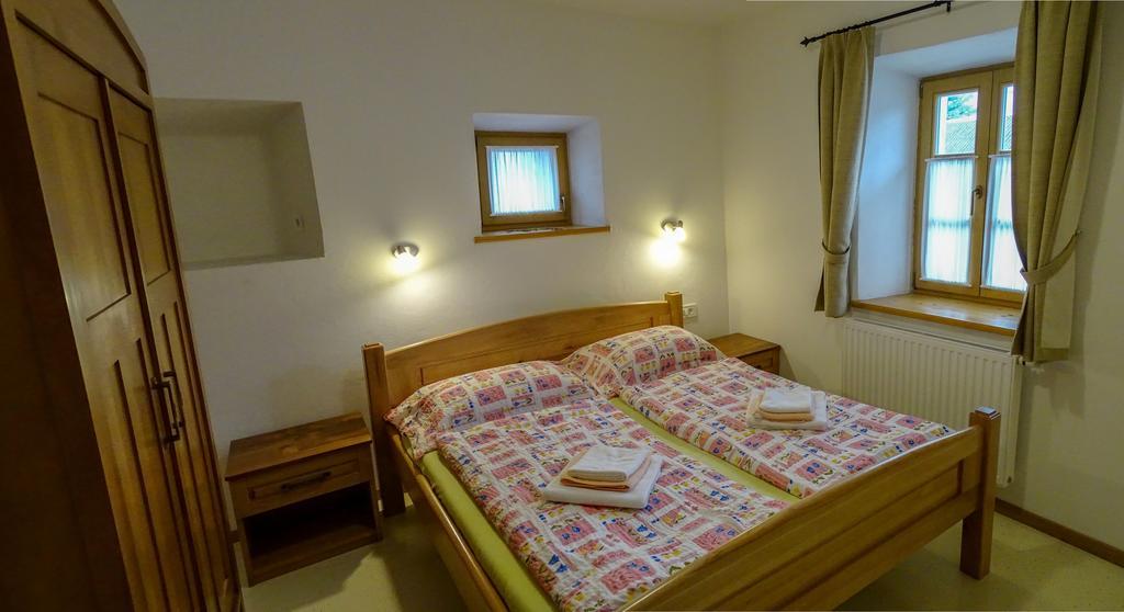 Apartmaji Pri Marodnu بوينج المظهر الخارجي الصورة