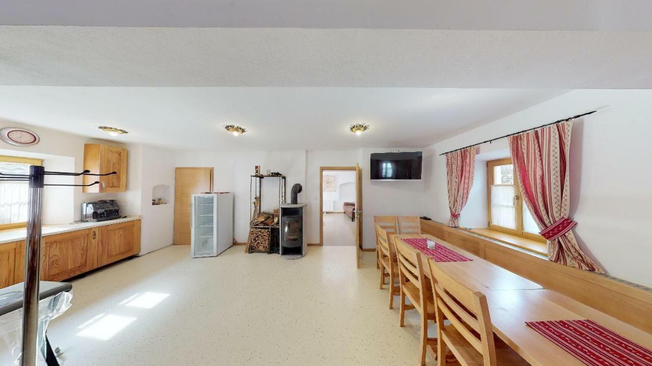 Apartmaji Pri Marodnu بوينج المظهر الخارجي الصورة
