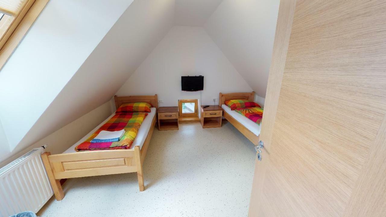 Apartmaji Pri Marodnu بوينج المظهر الخارجي الصورة