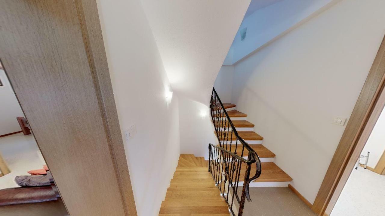 Apartmaji Pri Marodnu بوينج المظهر الخارجي الصورة