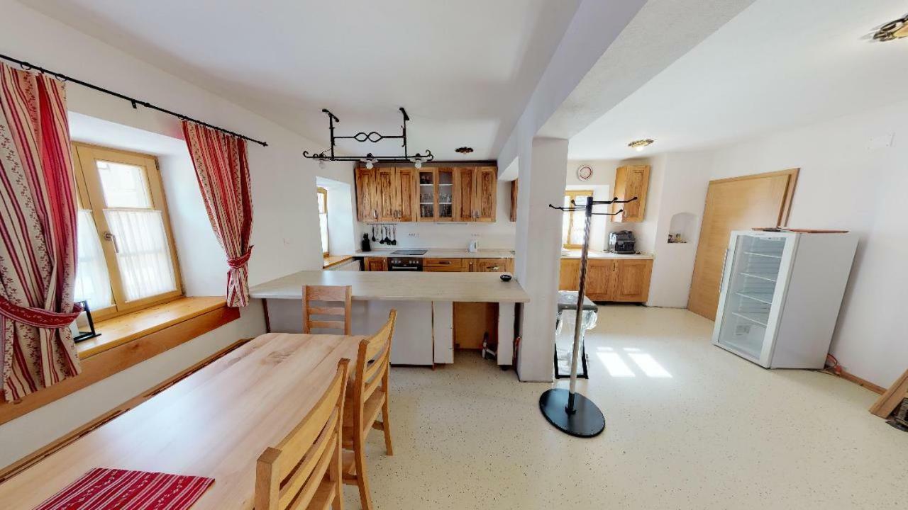 Apartmaji Pri Marodnu بوينج المظهر الخارجي الصورة