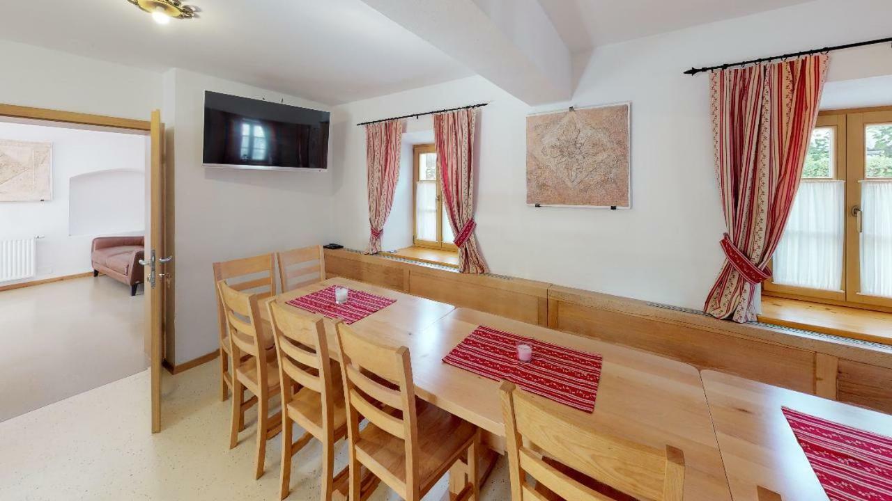 Apartmaji Pri Marodnu بوينج المظهر الخارجي الصورة