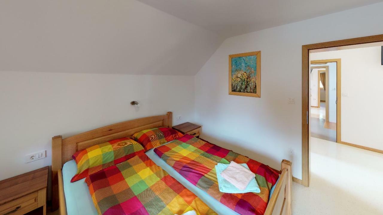Apartmaji Pri Marodnu بوينج المظهر الخارجي الصورة